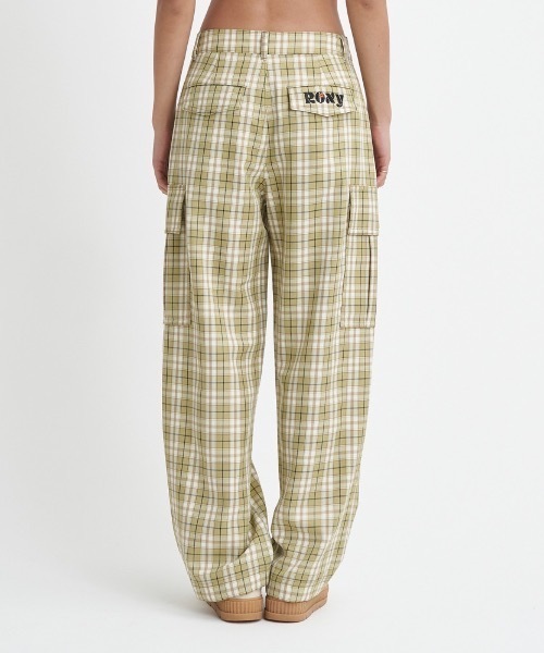 ROXY(ロキシー)の「BRING HOME/ロキシーツイルストレッチボーイズライクシルエットカーゴパンツ(カーゴパンツ・レディース・ブラック/カーキ/マルチ・MEDIUM/SMALL/LARGE)」の15枚目の写真