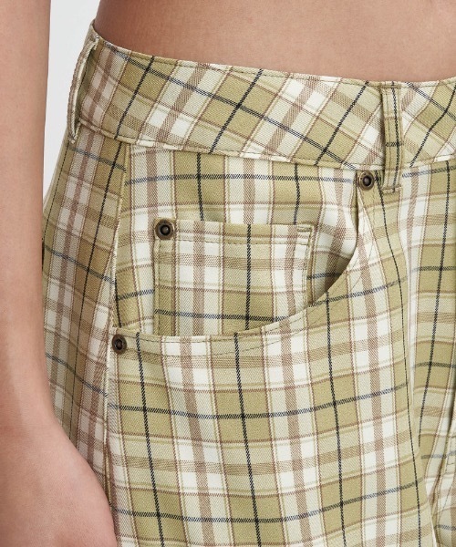 ROXY(ロキシー)の「BRING HOME/ロキシーツイルストレッチボーイズライクシルエットカーゴパンツ(カーゴパンツ・レディース・ブラック/カーキ/マルチ・MEDIUM/SMALL/LARGE)」の18枚目の写真