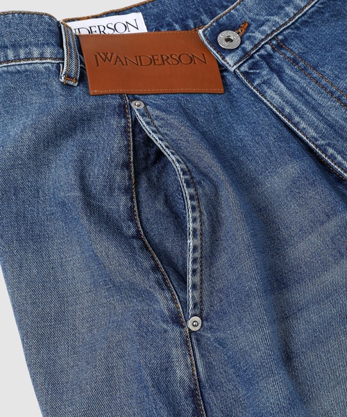 JW Anderson(ジェイダブリューアンダーソン)の「パンツ(デニムパンツ・レディース・ライトブルー・26)」の6枚目の写真