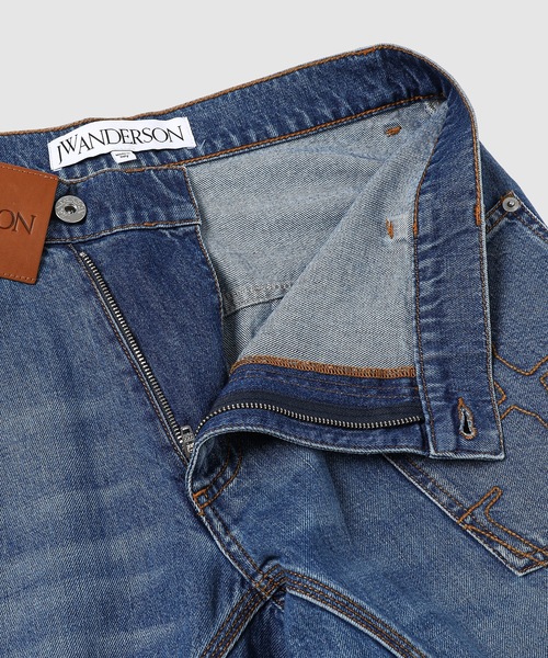 JW Anderson(ジェイダブリューアンダーソン)の「パンツ(デニムパンツ・レディース・ライトブルー・26)」の4枚目の写真