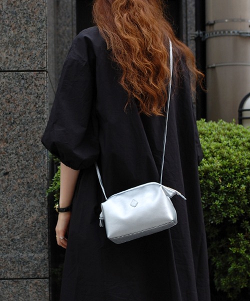 CLEDRAN（クレドラン）の「CL3542 TANTE PURSE SHOULDER SILVER コンパクト ショルダーバッグ（ショルダーバッグ・レディース・シルバー・FREE）」の3枚目の写真