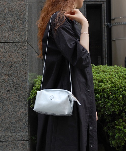 CLEDRAN（クレドラン）の「CL3542 TANTE PURSE SHOULDER SILVER コンパクト ショルダーバッグ（ショルダーバッグ・レディース・シルバー・FREE）」の4枚目の写真