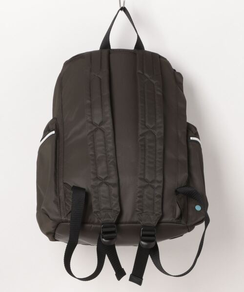 HUNTER(ハンター)の「オリジナルラージ トップクリップ バックパック Original Large Topclip Backpack 16L(バックパック/リュック・メンズ・ダークオリーブ/ブラック・FREE)」の3枚目の写真