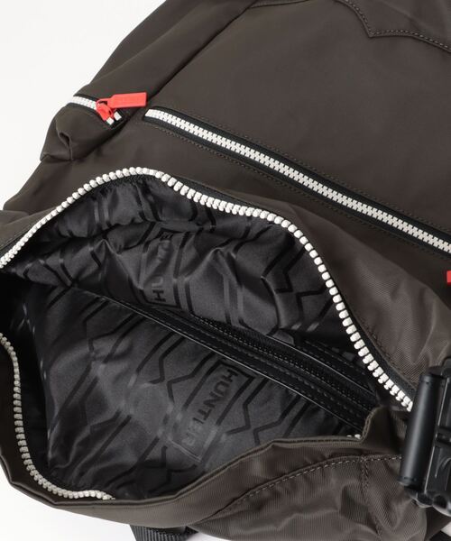 HUNTER(ハンター)の「オリジナルラージ トップクリップ バックパック Original Large Topclip Backpack 16L(バックパック/リュック・メンズ・ダークオリーブ/ブラック・FREE)」の5枚目の写真