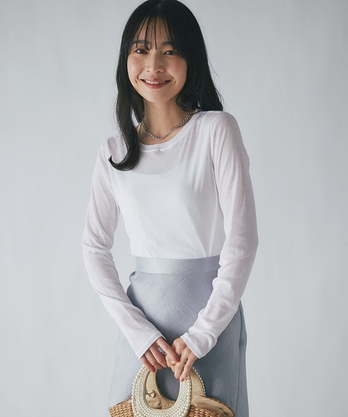 La boutique BonBon(ラブティックボンボン)の「シアークルーカットソー(Tシャツ/カットソー・レディース・ホワイト/ブラック/グレイッシュベージュ・FREE)」の4枚目の写真