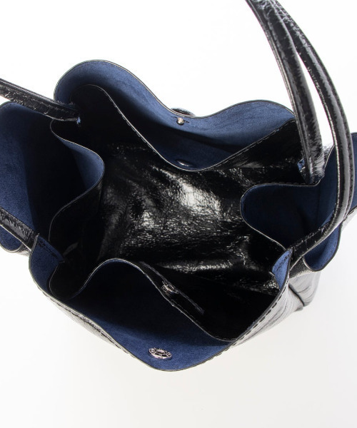 cache cache（カシュ カシュ）の「カシュカシュ cachecache / クラッシュメタリックワンハンドルミニトート（トートバッグ・レディース・ブラック/シルバー/シルバー系その他・FREE）」の6枚目の写真