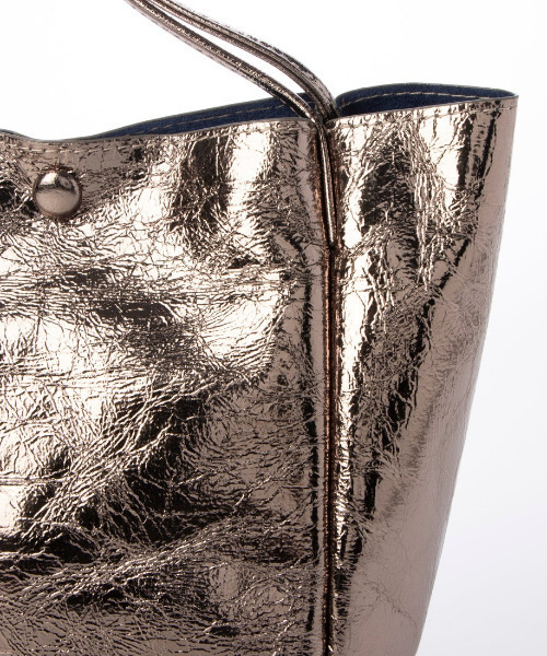 cache cache（カシュ カシュ）の「カシュカシュ cachecache / クラッシュメタリックワンハンドルミニトート（トートバッグ・レディース・ブラック/シルバー/シルバー系その他・FREE）」の16枚目の写真