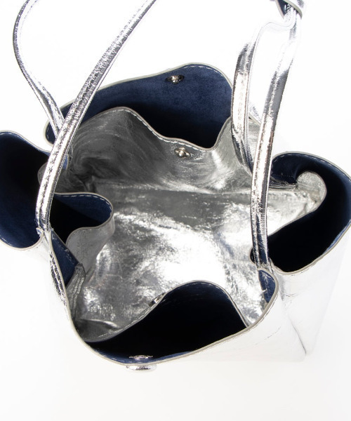 cache cache（カシュ カシュ）の「カシュカシュ cachecache / クラッシュメタリックワンハンドルミニトート（トートバッグ・レディース・ブラック/シルバー/シルバー系その他・FREE）」の11枚目の写真