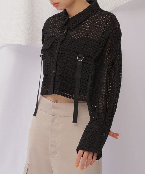JILL by JILL STUART(ジルバイジルスチュアート)の「◇コットンレースクロップドシャツ(Tシャツ/カットソー・レディース・ホワイト/ブラック・SMALL/MEDIUM)」の2枚目の写真