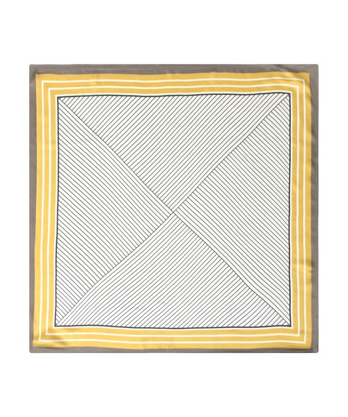 Julia Boutique（ジュリアブティック）の「70×70cmサイズ・ヴィンテージ風サテン生地スカーフ/100017（バンダナ/スカーフ・レディース・C/D/E/F/S/T/A/H/J/O/Q/K/L/M/N/B/G/I/P/R・ONE）」の2枚目の写真