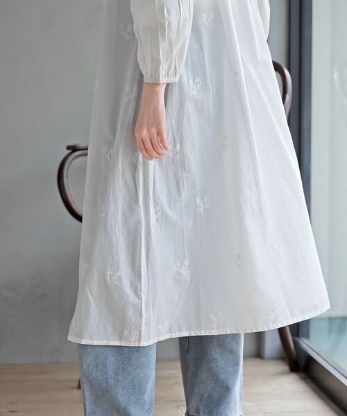 rps（アールピーエス）の「総刺繍バンドカラー９分袖シャツワンピース（シャツワンピース・レディース・オフホワイト/チャコールグレー/ネイビー・フリー）」の9枚目の写真