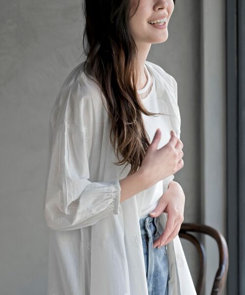 rps（アールピーエス）の「総刺繍バンドカラー９分袖シャツワンピース（シャツワンピース・レディース・オフホワイト/チャコールグレー/ネイビー・フリー）」の11枚目の写真