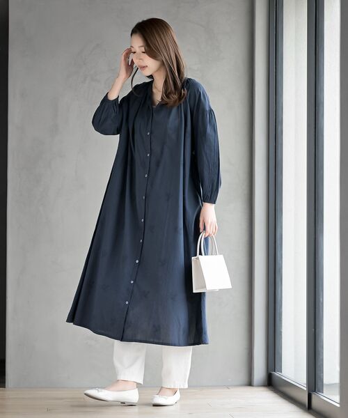 rps（アールピーエス）の「総刺繍バンドカラー９分袖シャツワンピース（シャツワンピース・レディース・オフホワイト/チャコールグレー/ネイビー・フリー）」の12枚目の写真