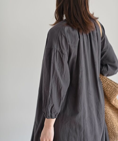 総刺繍バンドカラー9分袖シャツワンピース（シャツワンピース