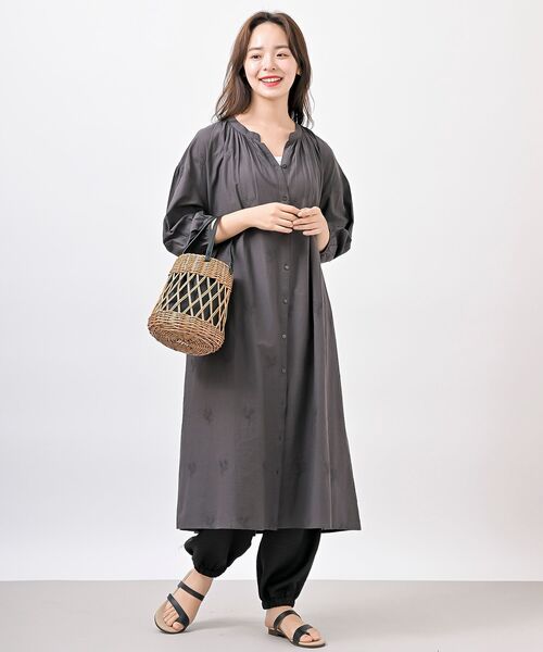 極美品 ケイミー 総柄 ロング シャツワンピース バンドカラー 七分袖 ブルー系 極美品 ケイミー 総柄 ロング シャツワンピース バンドカラー 七