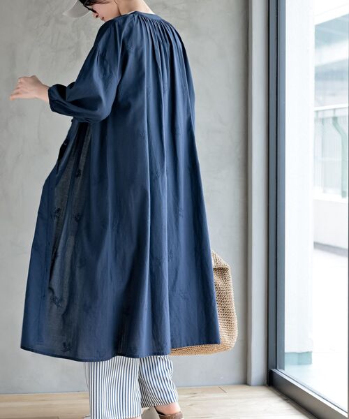 極美品 ケイミー 総柄 ロング シャツワンピース バンドカラー 七分袖 ブルー系 総刺繍バンドカラー9分袖シャツワンピース（シャツワンピース