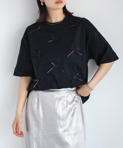 r.(アールドット)の「リボン付きTシャツ(Tシャツ/カットソー・レディース・ブラック/ライトブルー/ホワイト/チャコールグレー・FREE)」の3枚目の写真