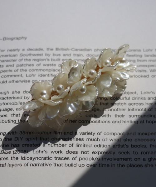 Esime(エシミー)の「ニュアンスフラワー バレッタ(バレッタ/ヘアクリップ・レディース・ホワイト・FREE)」の8枚目の写真