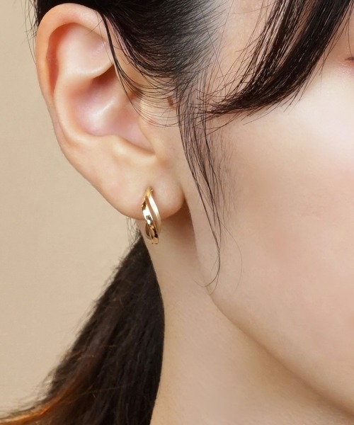 TAKE-UP（テイクアップ）の「ヒネリツインフープ( YG)（ピアス（両耳