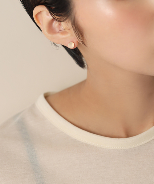 Lilas(リラ)の「フロストクォーツ6mmカップボールピアス K10(両耳)(ピアス(両耳用)・レディース・ゴールド・FREE)」の3枚目の写真