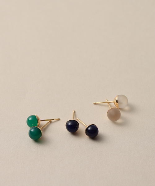 Lilas(リラ)の「フロストクォーツ6mmカップボールピアス K10(両耳)(ピアス(両耳用)・レディース・ゴールド・FREE)」の4枚目の写真