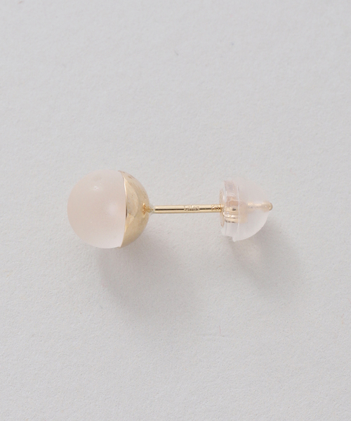 Lilas(リラ)の「フロストクォーツ6mmカップボールピアス K10(両耳)(ピアス(両耳用)・レディース・ゴールド・FREE)」の6枚目の写真
