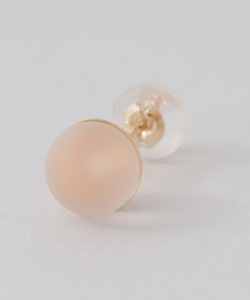 Lilas(リラ)の「フロストクォーツ6mmカップボールピアス K10(両耳)(ピアス(両耳用)・レディース・ゴールド・FREE)」の7枚目の写真