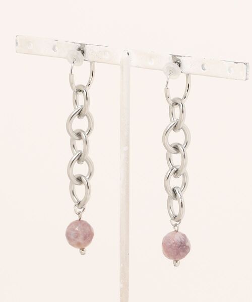 tone(トーン)の「【Withy】いちごミルク色の天然石としずくチェーンのフープイヤリング / Lilas (リラ)(MA)(イヤリング・レディース・ピンク系・FREE)」の2枚目の写真