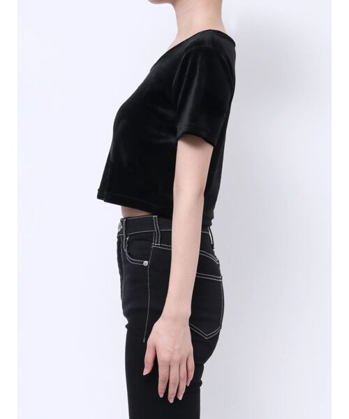 GYDA（ジェイダ）の「CHILLAXING embroideryベロアトップス（Tシャツ/カットソー・レディース・グリーン/ブラック/オフホワイト・FREE）」の5枚目の写真