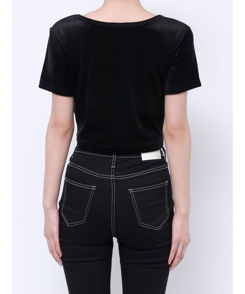 GYDA（ジェイダ）の「CHILLAXING embroideryベロアトップス（Tシャツ/カットソー・レディース・グリーン/ブラック/オフホワイト・FREE）」の4枚目の写真