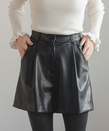 レザーショートパンツ