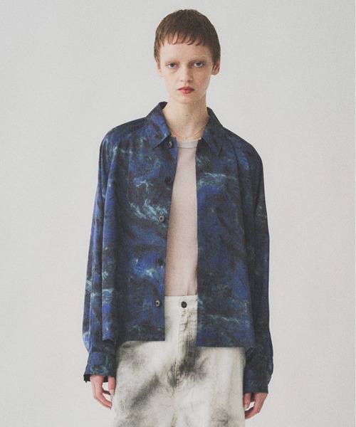 Juha(ユハ)の「ABSTRACT STONE SHORT JACKET(ブルゾン・メンズ・アイボリー/ネイビー・3/4)」の1枚目の写真