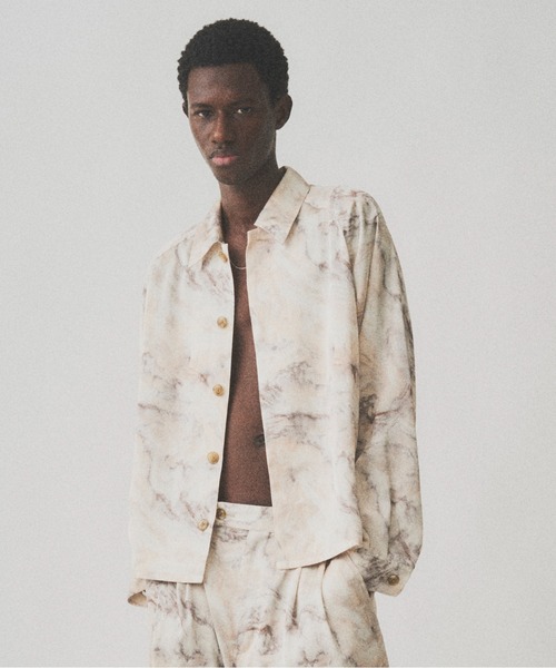 Juha(ユハ)の「ABSTRACT STONE SHORT JACKET(ブルゾン・メンズ・アイボリー/ネイビー・3/4)」の2枚目の写真