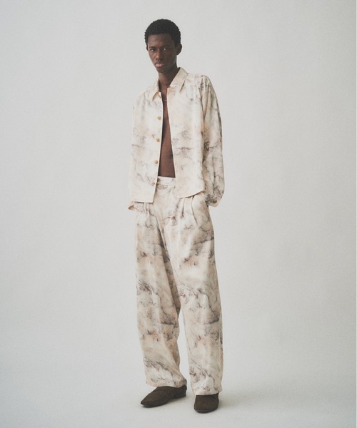 Juha(ユハ)の「ABSTRACT STONE SHORT JACKET(ブルゾン・メンズ・アイボリー/ネイビー・3/4)」の6枚目の写真