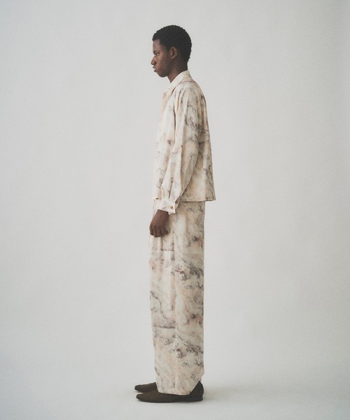 Juha(ユハ)の「ABSTRACT STONE SHORT JACKET(ブルゾン・メンズ・アイボリー/ネイビー・3/4)」の7枚目の写真