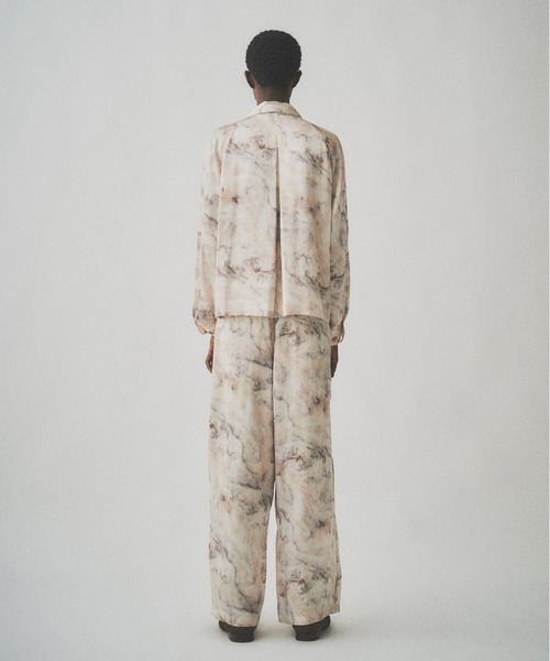 Juha(ユハ)の「ABSTRACT STONE SHORT JACKET(ブルゾン・メンズ・アイボリー/ネイビー・3/4)」の8枚目の写真