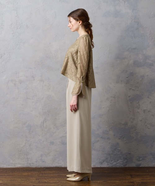 AIMER（エメ）の「【WEB限定】レースブラウス×ワイドパンツ セットアップパーティードレス　結婚式　お呼ばれ　ドレス　20代 30代 40代（パンツドレス・レディース・ブラック/ダークグリーン/ブルーグレー/グレイッシュベージュ・MEDIUM/LARGE）」の6枚目の写真