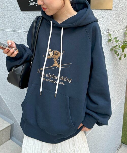 セール】【ユニセックス/WEB限定】モチーフ刺繍ロゴフードプルオーバー