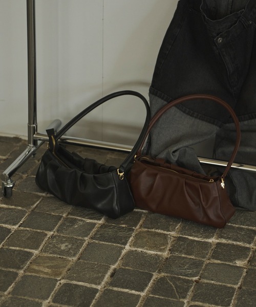 loin nuit(ロワンニュイ)の「gather hand bag / ギャザーハンドバッグ(ハンドバッグ・レディース・ブラック/ブラウン・FREE)」の13枚目の写真
