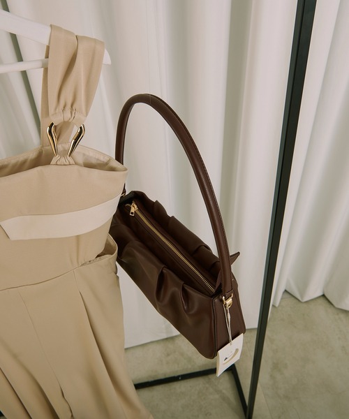 loin nuit(ロワンニュイ)の「gather hand bag / ギャザーハンドバッグ(ハンドバッグ・レディース・ブラック/ブラウン・FREE)」の4枚目の写真
