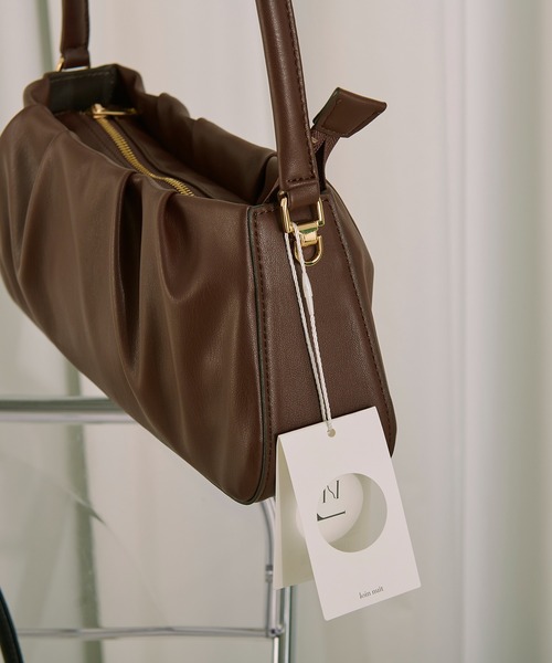 loin nuit(ロワンニュイ)の「gather hand bag / ギャザーハンドバッグ(ハンドバッグ・レディース・ブラック/ブラウン・FREE)」の16枚目の写真