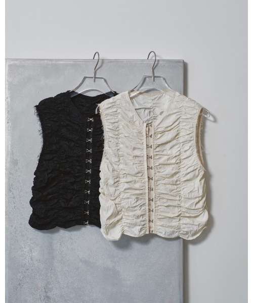 TODAYFUL（トゥデイフル）の「Piping Shirring Blouse（Tシャツ