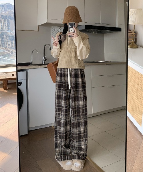 Ritzy（リッツィー）の「チェック柄 イージーワイドパンツ　グランパコアコーデ（その他パンツ・レディース・サックスブルー/レッド/モカ/ネイビー/ブラック・L/M）」の9枚目の写真