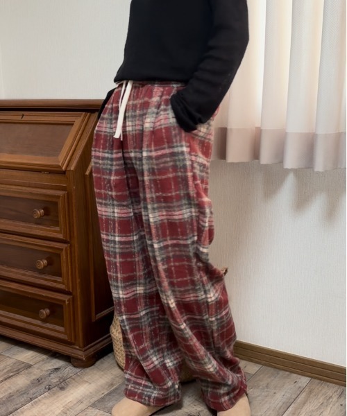 Ritzy（リッツィー）の「チェック柄 イージーワイドパンツ　グランパコアコーデ（その他パンツ・レディース・サックスブルー/レッド/モカ/ネイビー/ブラック・L/M）」の21枚目の写真
