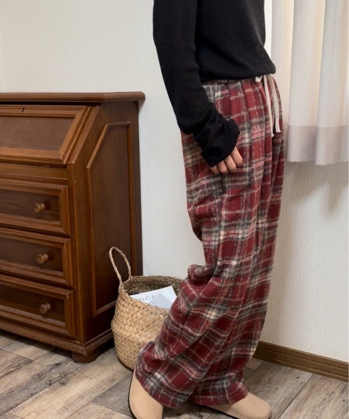 Ritzy（リッツィー）の「チェック柄 イージーワイドパンツ　グランパコアコーデ（その他パンツ・レディース・サックスブルー/レッド/モカ/ネイビー/ブラック・L/M）」の19枚目の写真