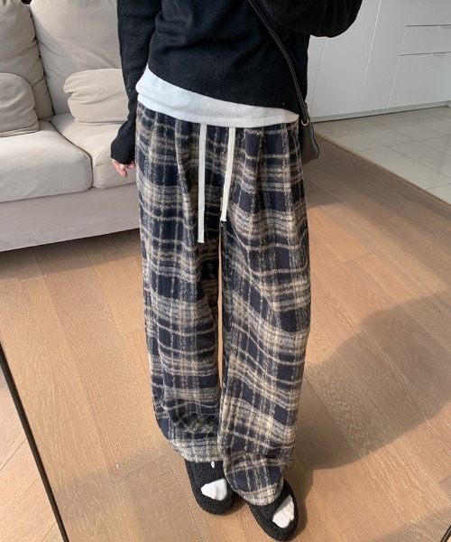 Ritzy（リッツィー）の「チェック柄 イージーワイドパンツ　グランパコアコーデ（その他パンツ・レディース・サックスブルー/レッド/モカ/ネイビー/ブラック・L/M）」の16枚目の写真