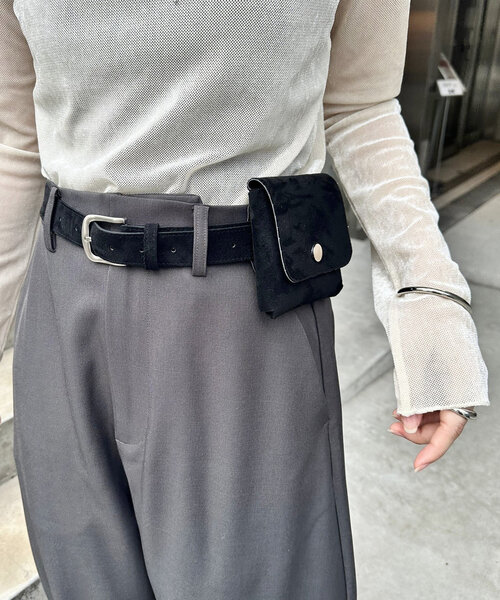 mystic（ミスティック）の「フェイクスウェードウエストポーチ（ボディバッグ/ウエストポーチ・レディース・ブラック/キャメル・ONE SIZE）」の3枚目の写真