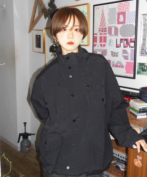 WudgeBoy（ワッジボーイ）の「mulch pocket nylon blouson（ナイロンジャケット・メンズ・ブラック/カーキ・MEDIUM/LARGE）」の2枚目の写真