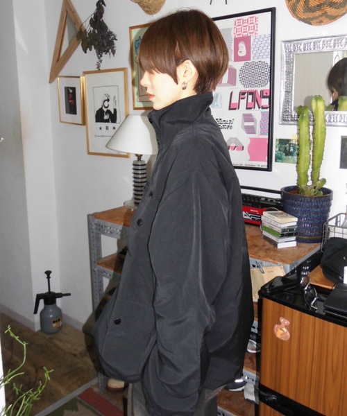 WudgeBoy（ワッジボーイ）の「mulch pocket nylon blouson（ナイロンジャケット・メンズ・ブラック/カーキ・MEDIUM/LARGE）」の10枚目の写真