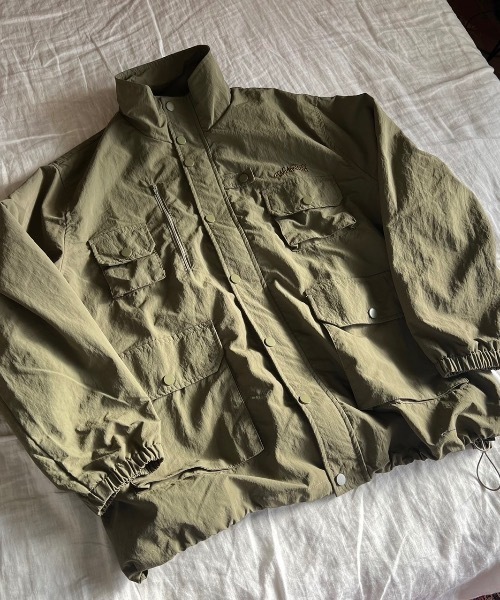 WudgeBoy（ワッジボーイ）の「mulch pocket nylon blouson（ナイロンジャケット・メンズ・ブラック/カーキ・MEDIUM/LARGE）」の13枚目の写真
